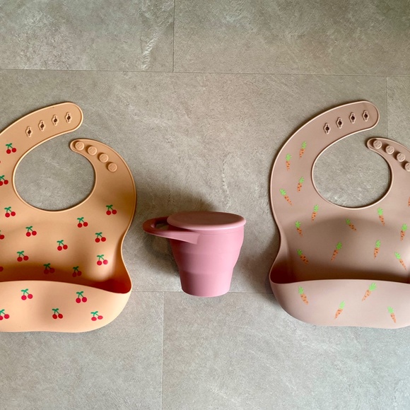Silicon bibs and snack cup - Picture 3 of 3